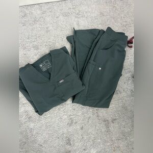 Figs women’s Dark Green Cargo Pants with one pocket top set 

never worn